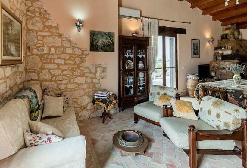 Heritage Cottage In Cianciana With Terrace