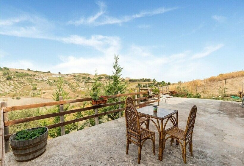 Heritage Cottage In Cianciana With Terrace