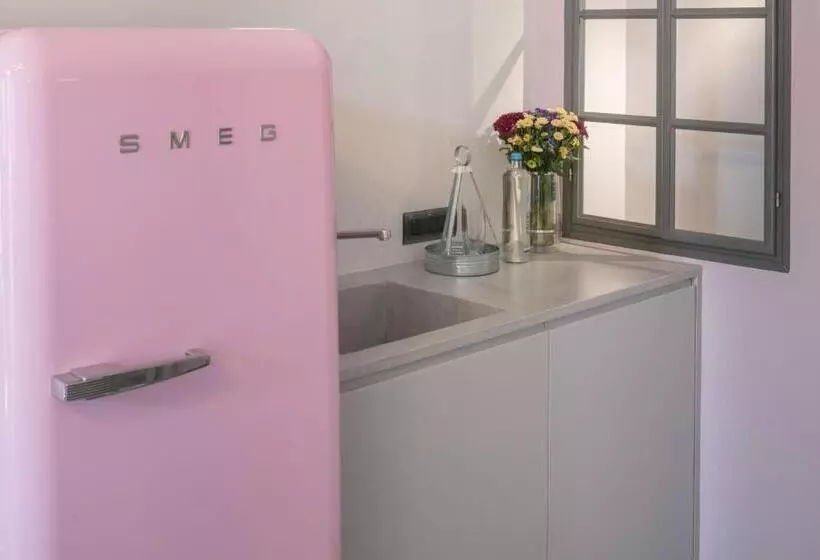 هتل Aria Suites & Villas