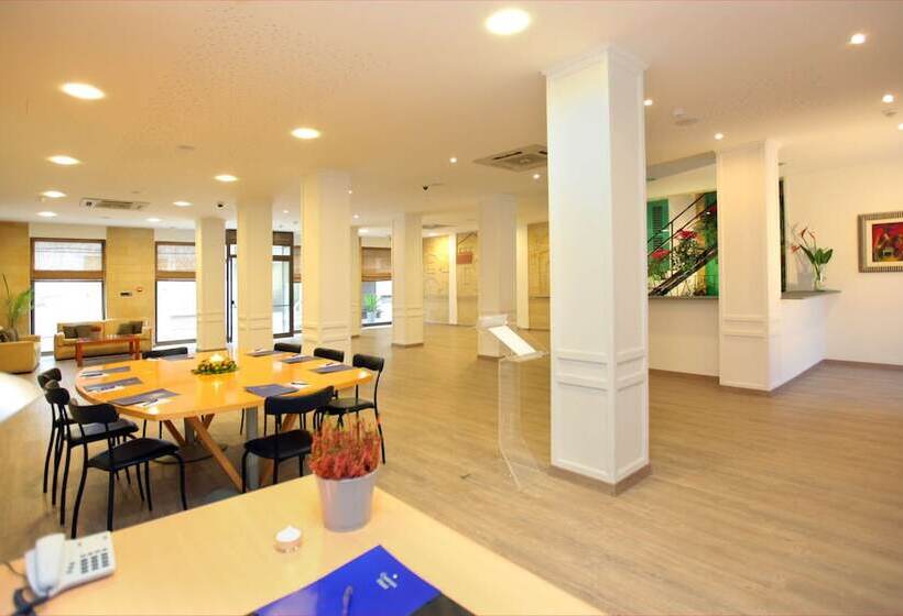 Centrum Hotel   City Center