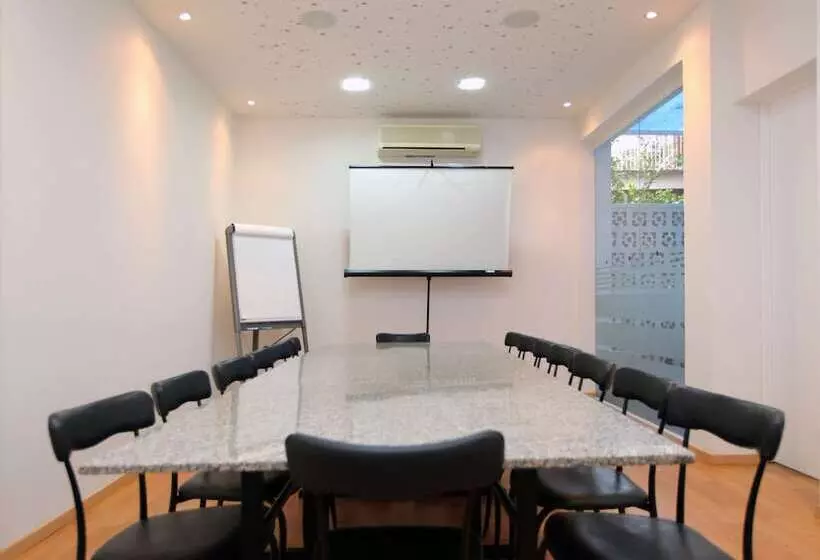 Centrum Hotel   City Center