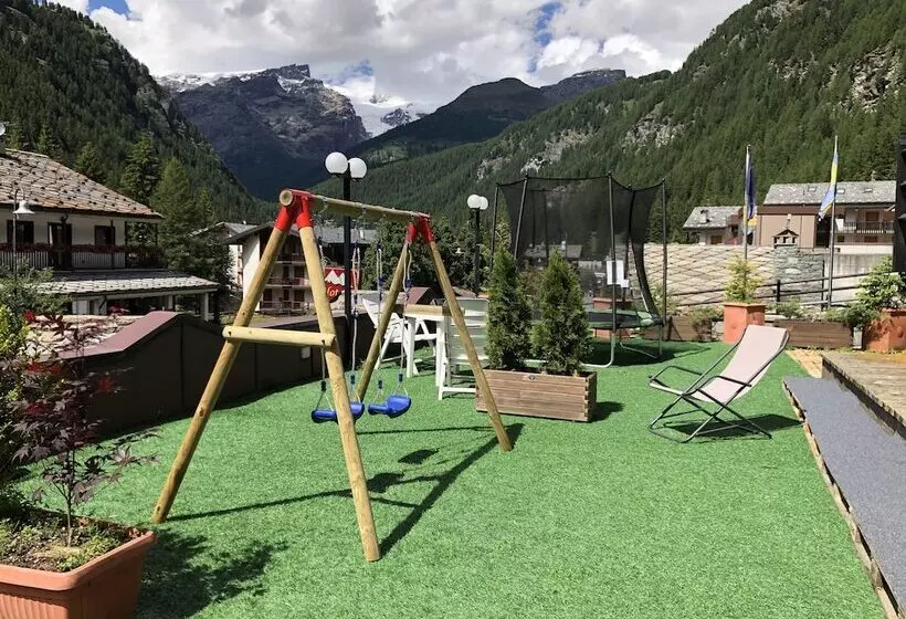 فندق De Champoluc