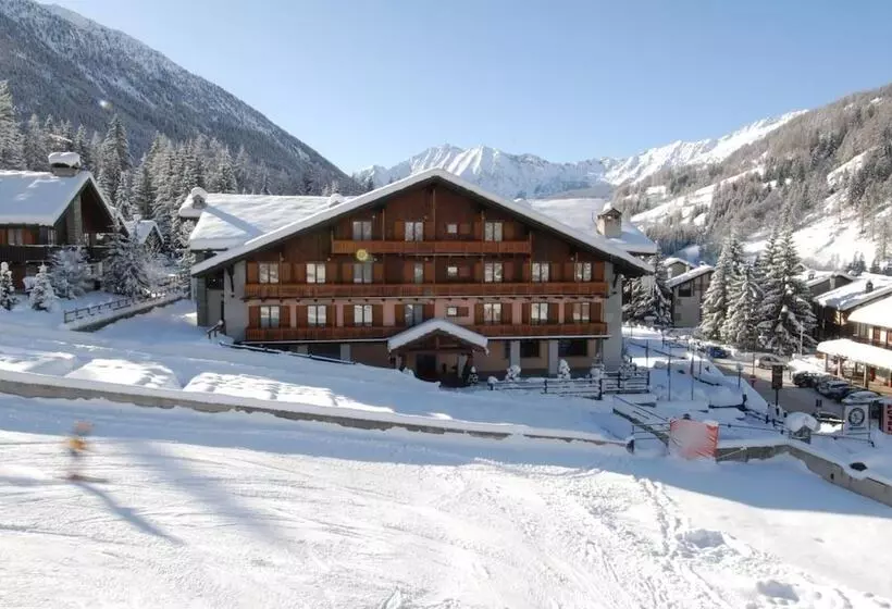 فندق De Champoluc
