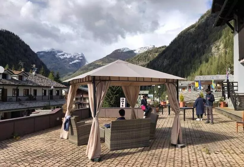 فندق De Champoluc