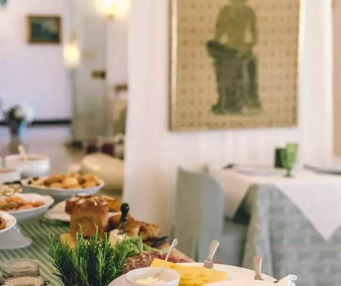 فندق Eveline Portosole