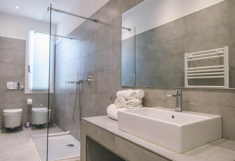 فندق Eveline Portosole