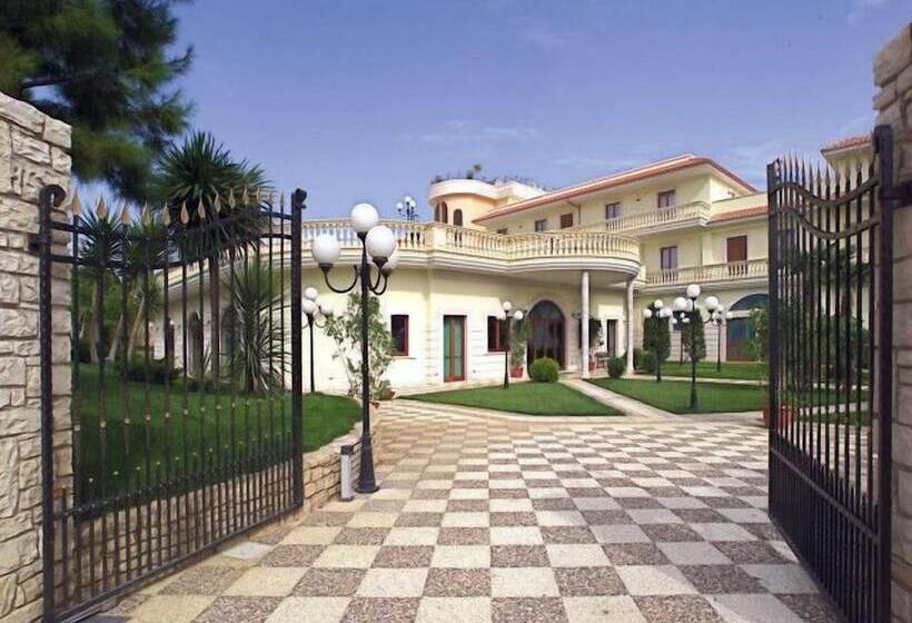 Отель Parco Serrone