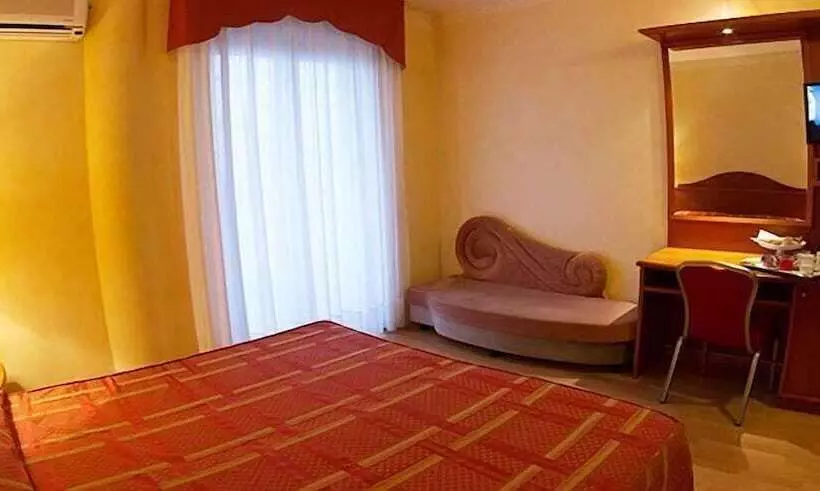 Отель Parco Serrone