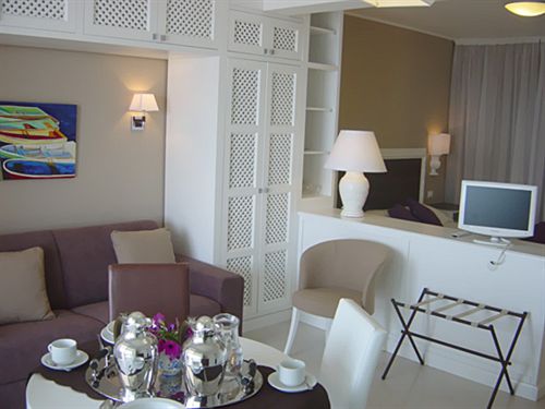 Отель Villa Oasis Residence