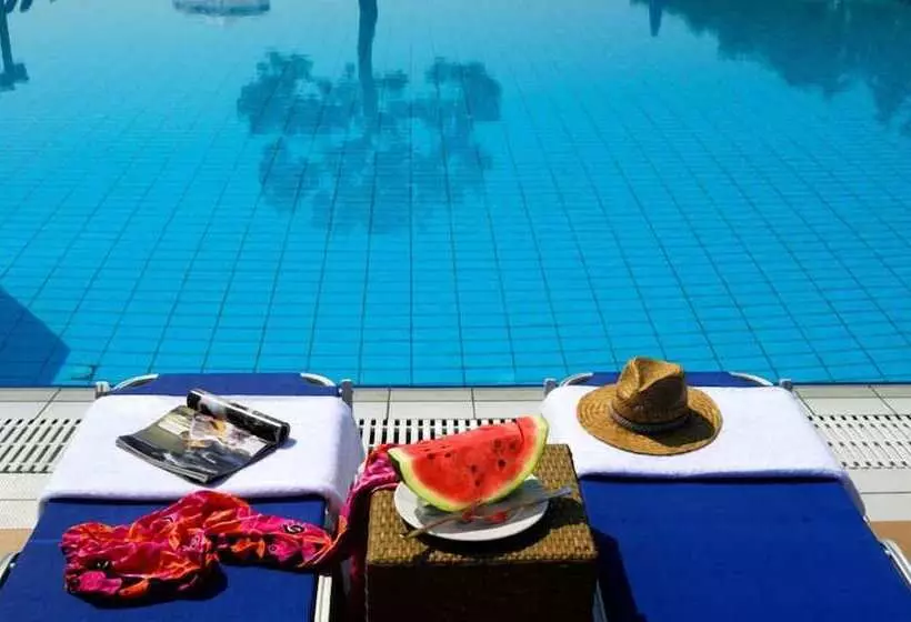 Kinetta Beach Resort And Spa