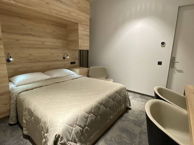 Sleep Lounge Terminal D   Hostel