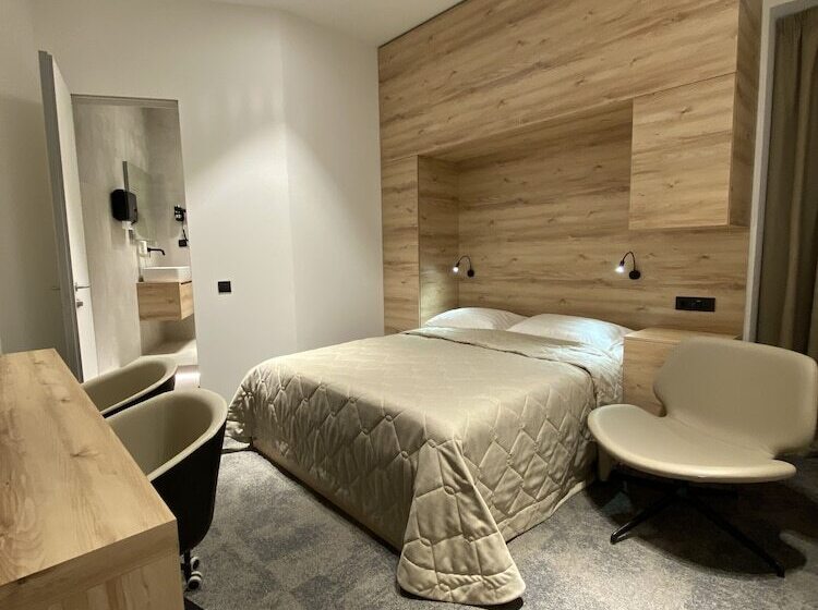 Sleep Lounge Terminal D   Hostel