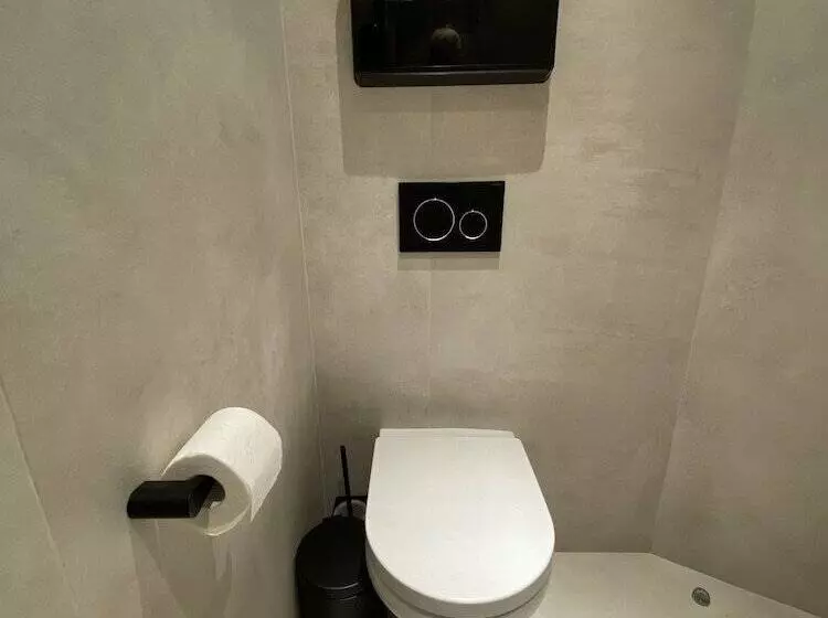 Sleep Lounge Terminal D   Hostel