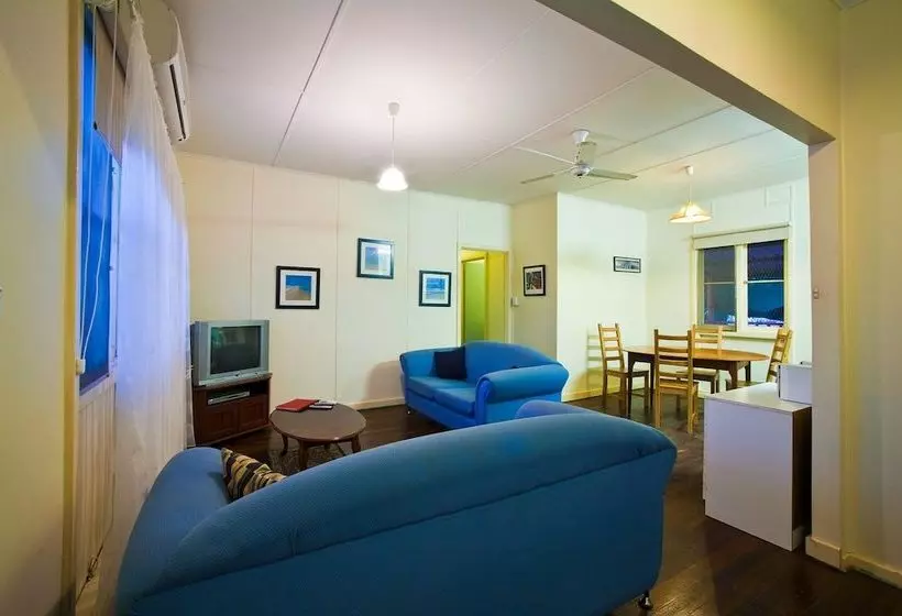 10 Tautog Street