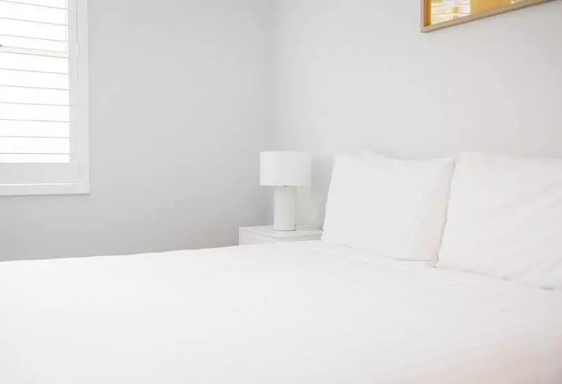 هتل Middleton Beach By The Bnb Collection