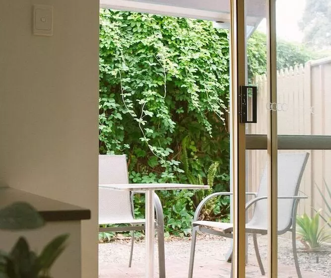 هتل Middleton Beach By The Bnb Collection