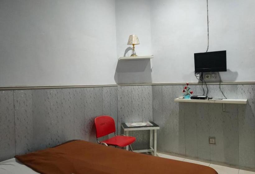 בית מלון כפרי Oyo 90529  Baruga Makassar