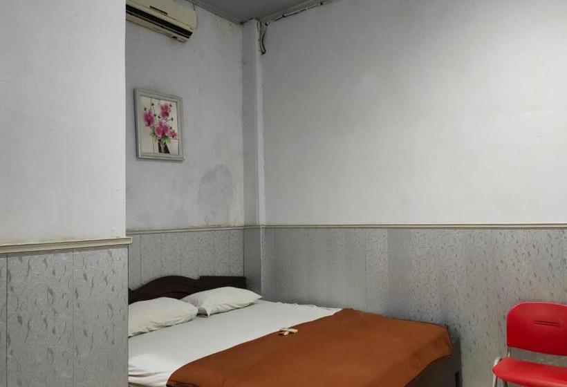 בית מלון כפרי Oyo 90529  Baruga Makassar