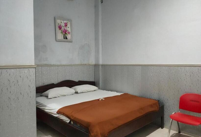 בית מלון כפרי Oyo 90529  Baruga Makassar