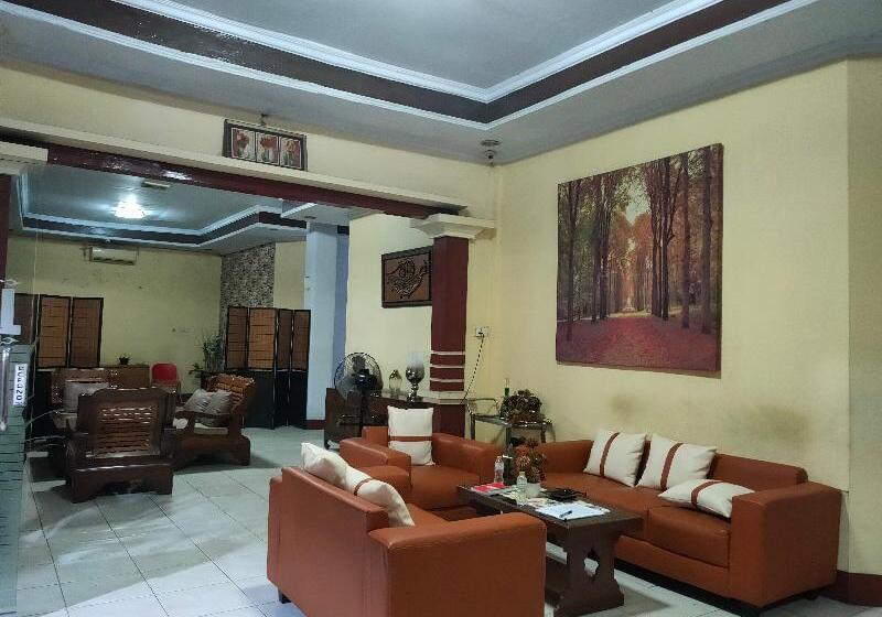 בית מלון כפרי Oyo 90529  Baruga Makassar