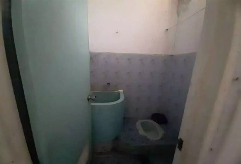 هتل Oyo 90555 Vina Pavilion