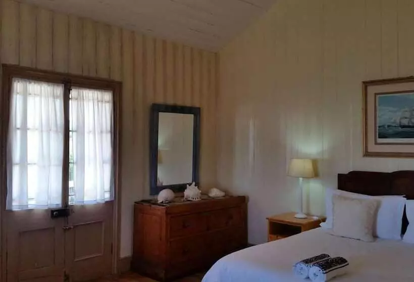 Majatalo Bedrock Lodge