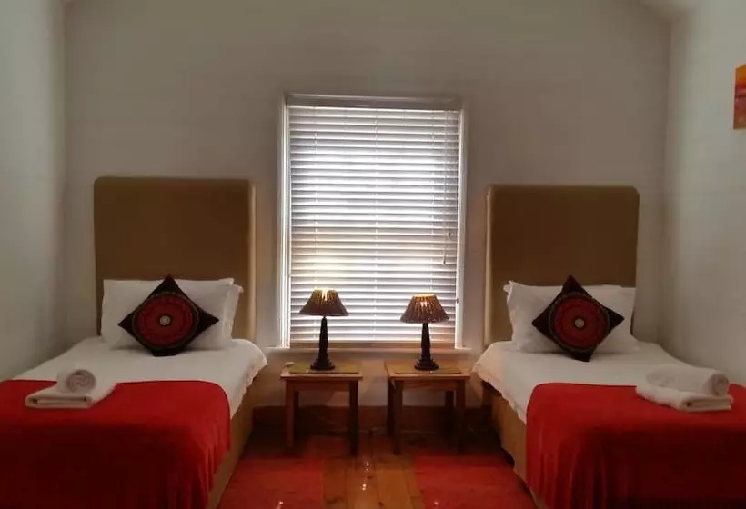 Majatalo Bedrock Lodge