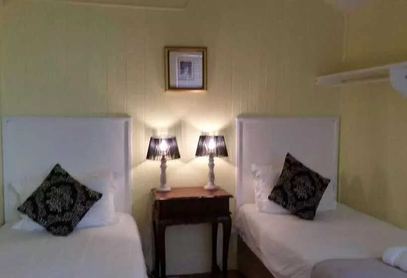 Majatalo Bedrock Lodge