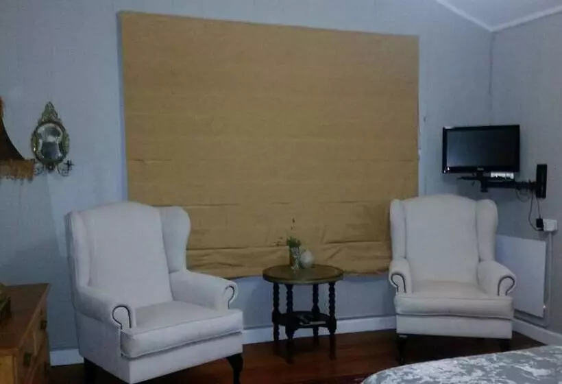 Majatalo Bedrock Lodge