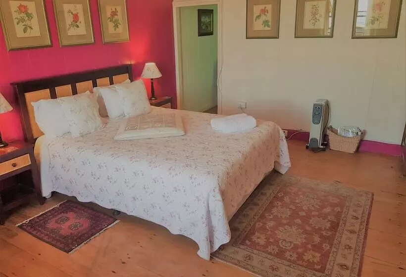 Majatalo Bedrock Lodge