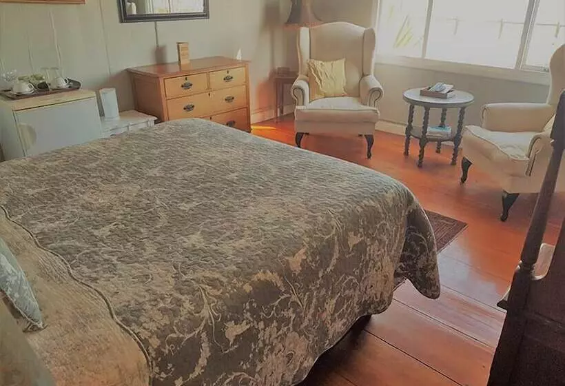 Majatalo Bedrock Lodge