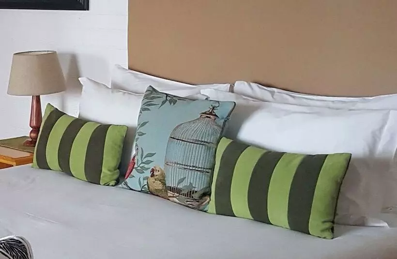 Majatalo Bedrock Lodge