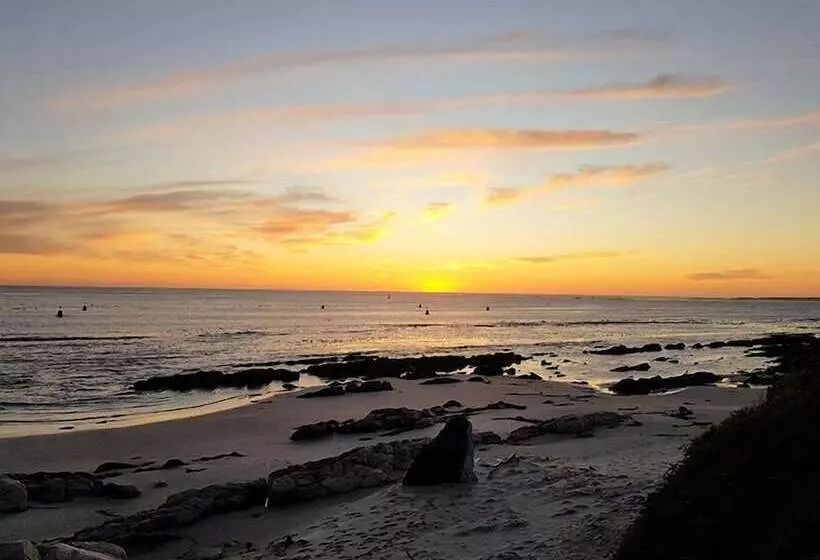 Majatalo Bedrock Lodge