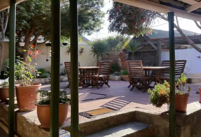 Majatalo Bedrock Lodge