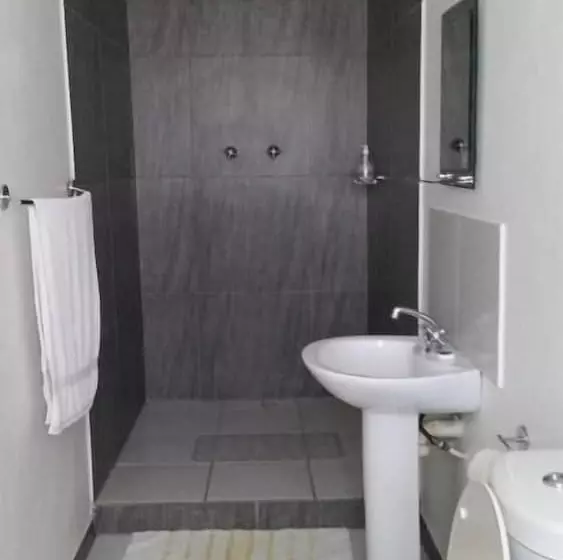 Majatalo Bedrock Lodge