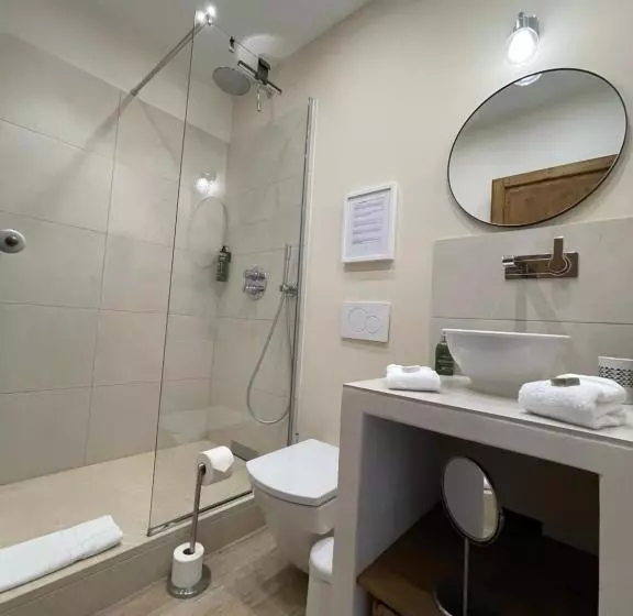 Majatalo Mas Millésime   Chambre Double   Petit Déjeuner   Piscine   Mas Du Xviiième Siècle Proche Saint Rémy