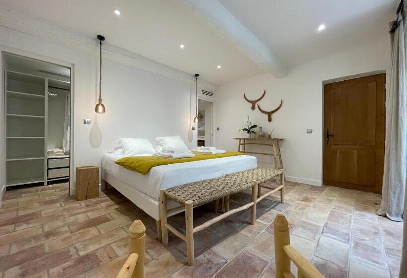 ペンション Mas Millésime Chambre Double Petit Déjeuner Piscine Mas Du Xviiième Siècle Proche Saint Rémy