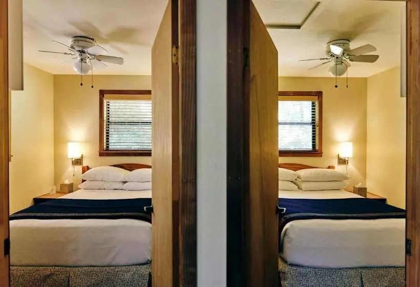 Hotelli Highlands Resort   Adults Only