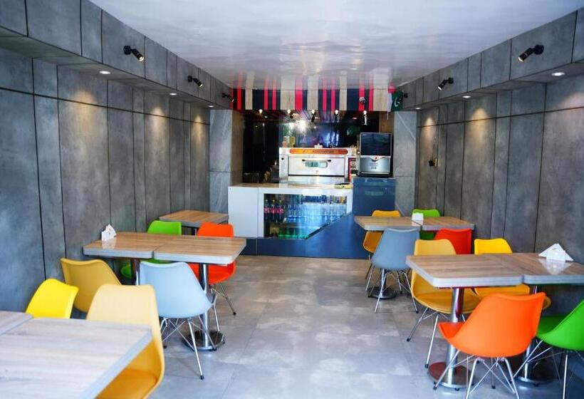 هتل Khattak Lodge Murree