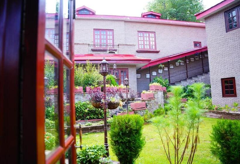 هتل Khattak Lodge Murree