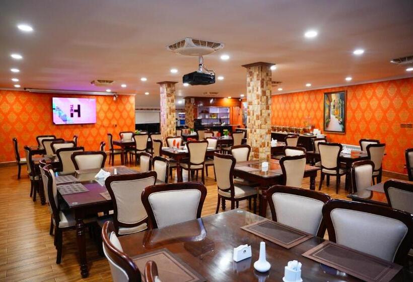 هتل Khattak Lodge Murree