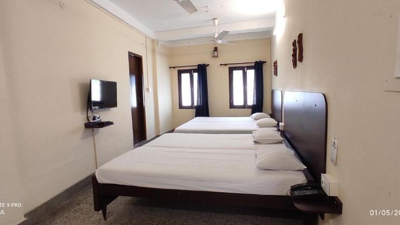 בית מלון כפרי Saluja