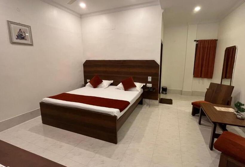 בית מלון כפרי Saluja