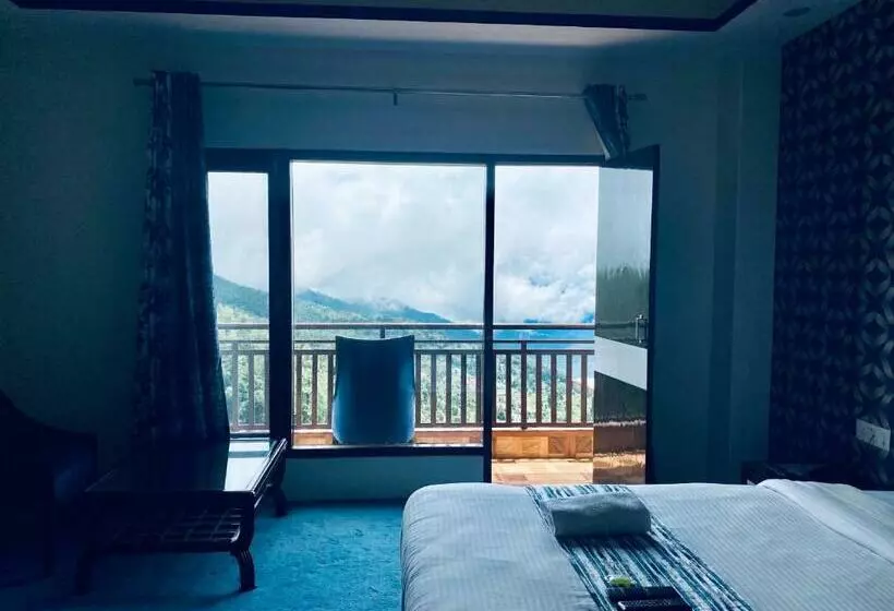 ホテル Radiance Regency   Scenic Mountain View Rooms With Balcony
