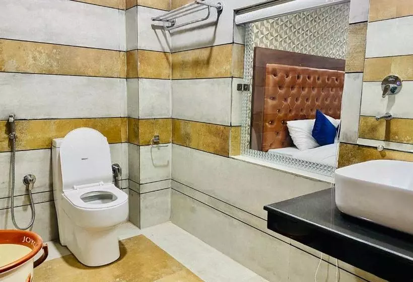 ホテル Radiance Regency   Scenic Mountain View Rooms With Balcony