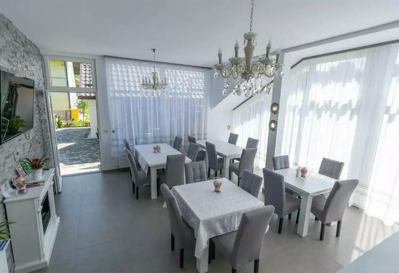 ペンション Perla Blanca