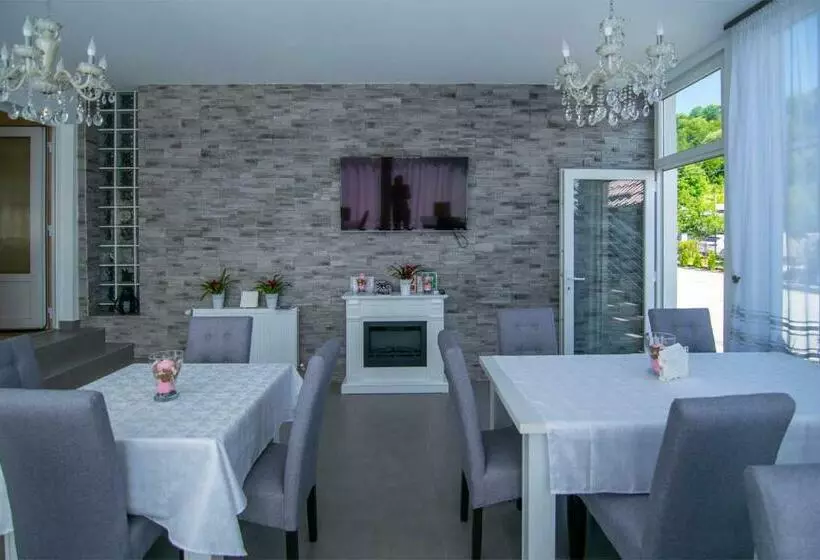 ペンション Perla Blanca