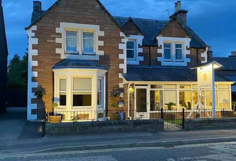 پانسیون Adrian S Guest House