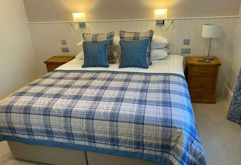 پانسیون Adrian S Guest House
