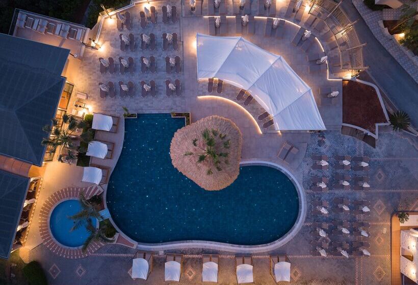 אתר נופש Asterias Village